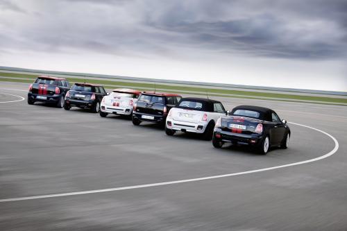 MINI John Cooper Works Family (2012) - picture 9 of 9