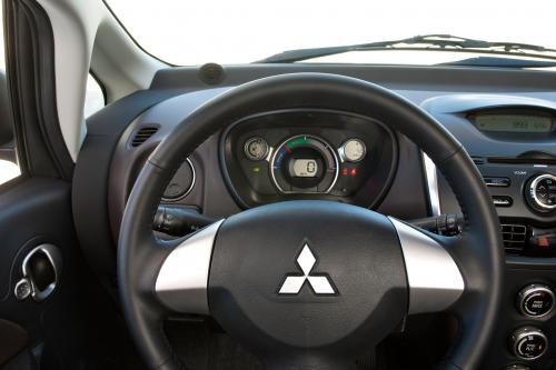 Mitsubishi i-MiEV (2012) - picture 8 of 10