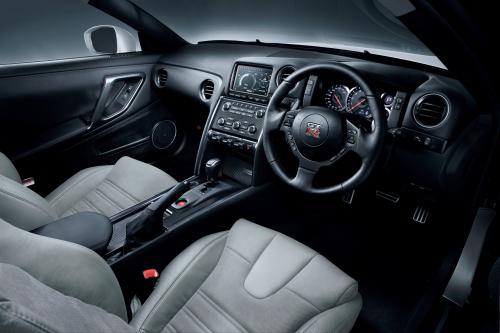 Nissan GT-R (2012) - picture 16 of 22