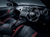 Nissan GT-R (2012) - picture 14 of 22