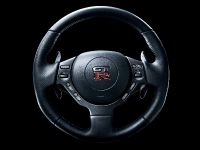Nissan GT-R (2012) - picture 18 of 22