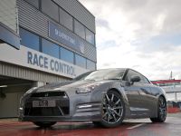 Nissan R35 GT-R (2012) - picture 2 of 3