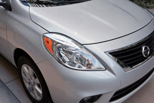 Nissan Versa (2012) - picture 8 of 15