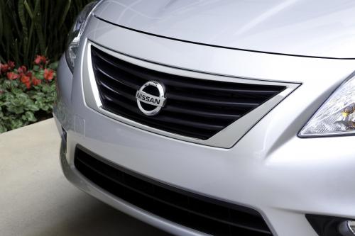 Nissan Versa (2012) - picture 9 of 15