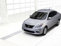 Nissan Versa (2012) - picture 2 of 15