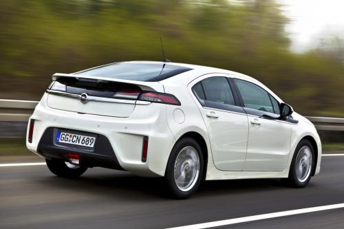 Opel Ampera (2012) - picture 17 of 30