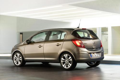 Opel Corsa 4-Door (2012) - picture 8 of 14
