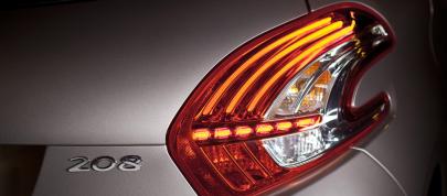 Peugeot 208 (2012) - picture 12 of 14