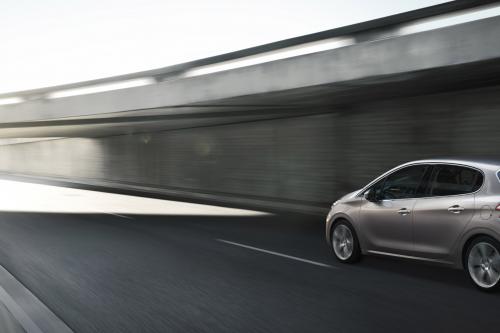 Peugeot 208 (2012) - picture 8 of 14