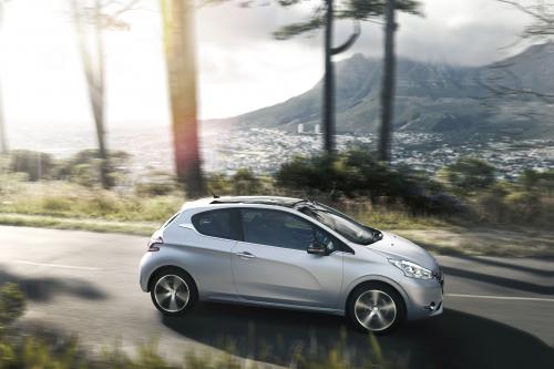 Peugeot 208 (2012) - picture 9 of 14