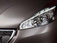 Peugeot 208 (2012) - picture 11 of 14