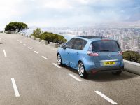Renault Scenic UK (2012) - picture 5 of 7
