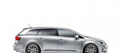 Toyota Avensis (2012) - picture 4 of 7