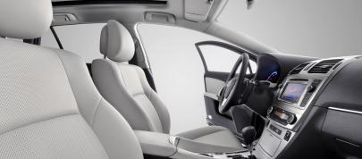 Toyota Avensis (2012) - picture 7 of 7