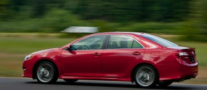 Toyota Camry (2012) - picture 12 of 19