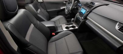 Toyota Camry (2012) - picture 15 of 19