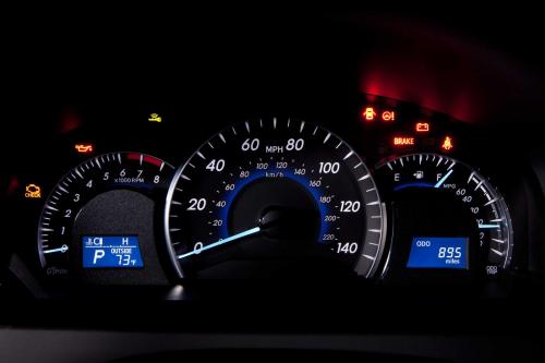 Toyota Camry (2012) - picture 16 of 19