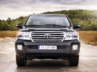 Toyota Land Cruiser V8 (2012) - picture 2 of 12