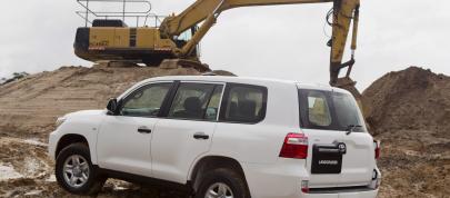Toyota LandCruiser 200 V8 (2012) - picture 4 of 8