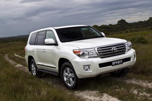 Toyota LandCruiser 200 V8 (2012) - picture 1 of 8