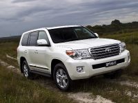 Toyota LandCruiser 200 V8 (2012) - picture 1 of 8