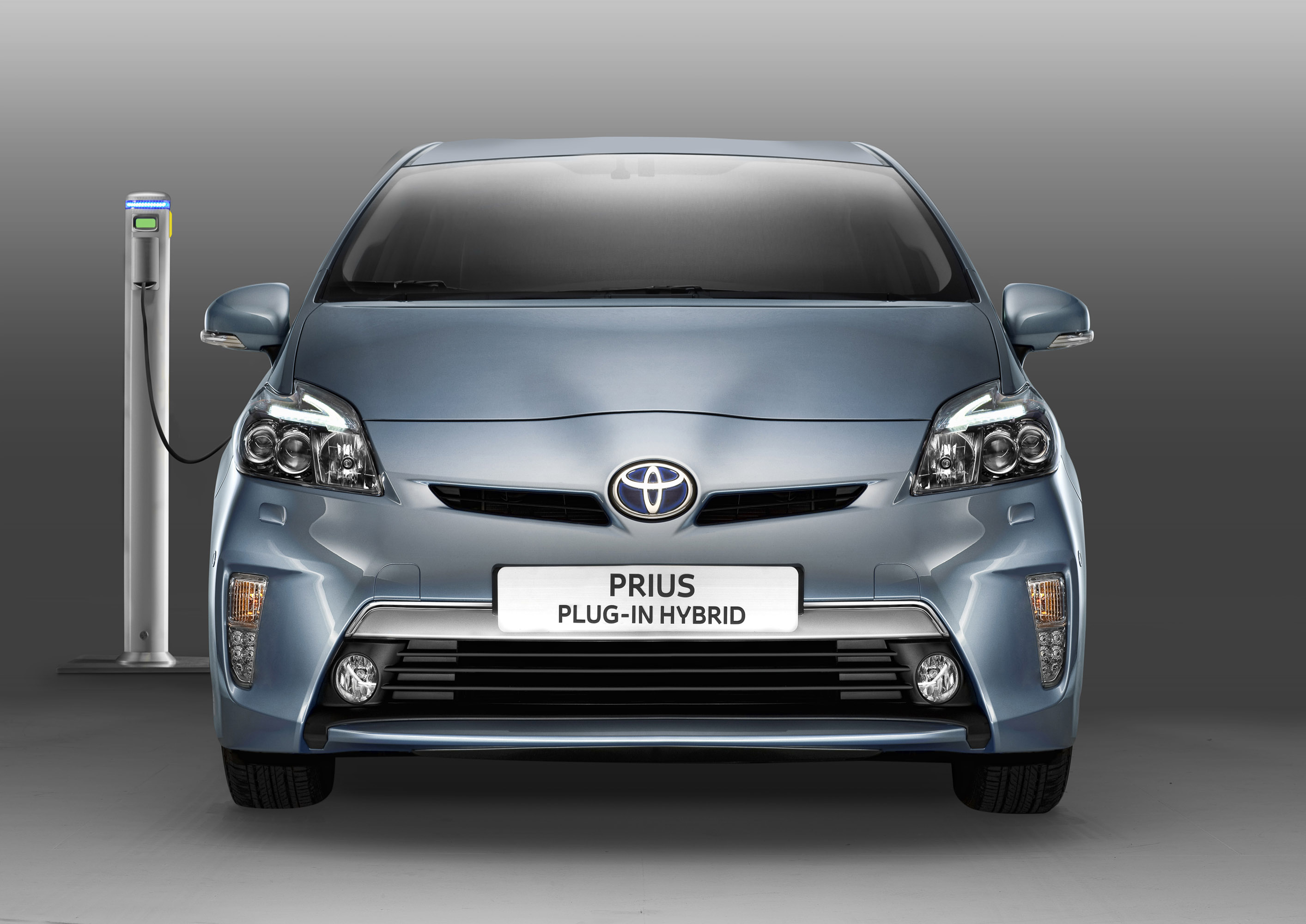 Гибрид ру. Toyota Prius 2012. Toyota Prius Hybrid 2012. Электрическая Тойота Приус. Тойота Приус 2012 года гибрид.