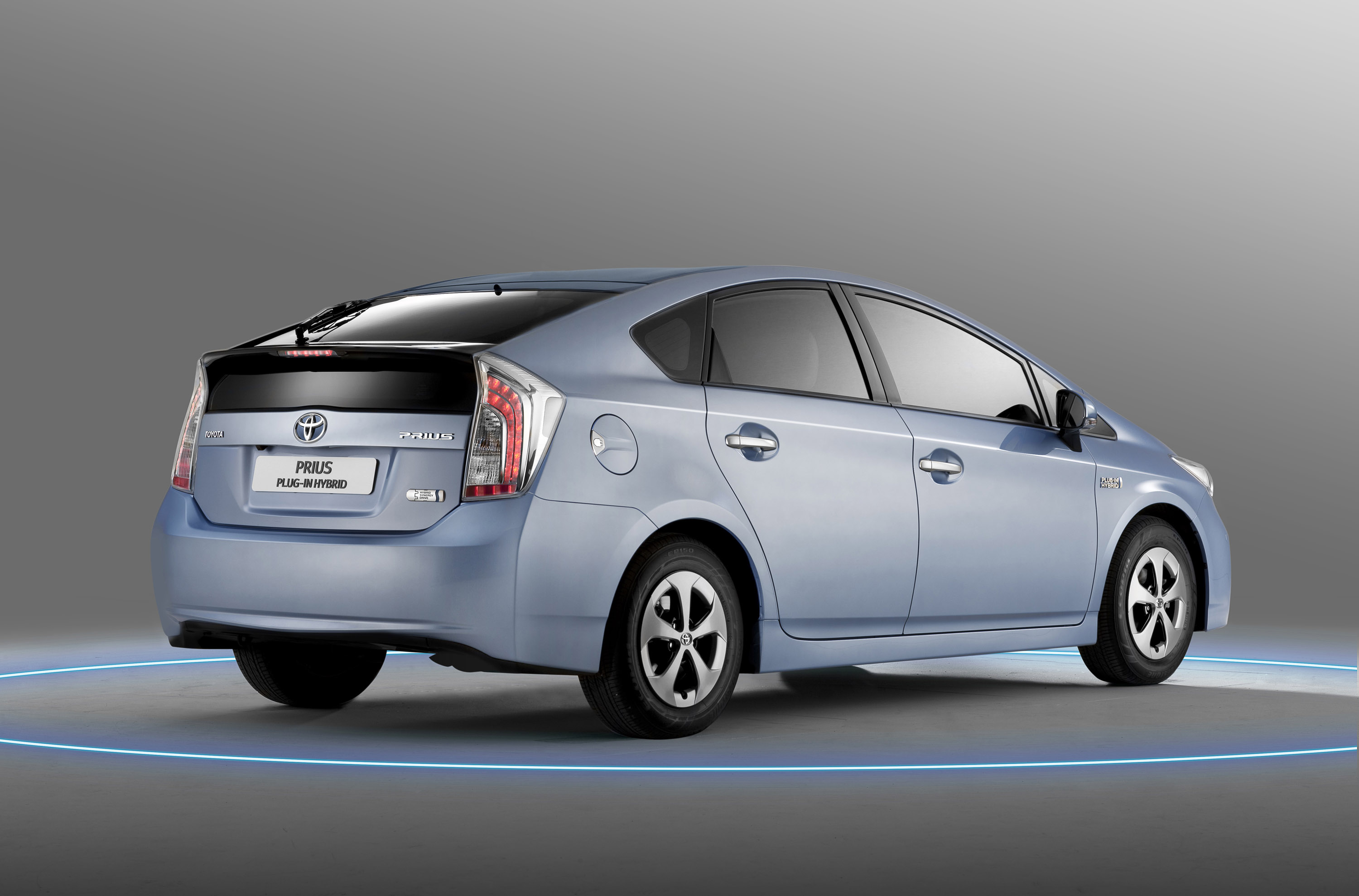 Авто гибриды цена. Toyota Prius 2012. Тойота Prius Hybrid. Toyota Prius Plug-in Hybrid. Toyota Prius zvw60.