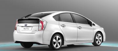 Toyota Prius Family (2012) - picture 7 of 9