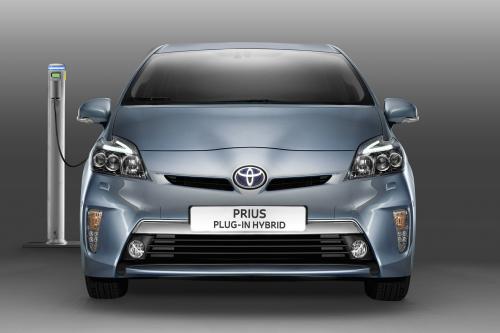 Toyota Prius Family (2012) - picture 1 of 9