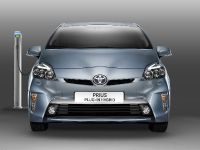 Toyota Prius Family (2012) - picture 1 of 9