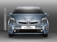Toyota Prius Family (2012) - picture 1 of 9