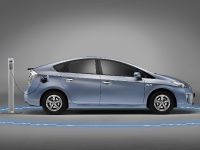 Toyota Prius Family (2012) - picture 3 of 9