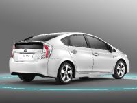 Toyota Prius Family (2012) - picture 7 of 9