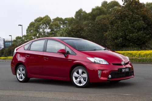 Toyota Prius i-Tech (2012) - picture 1 of 3