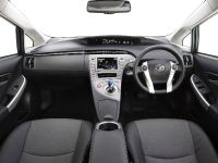 Toyota Prius i-Tech (2012) - picture 3 of 3