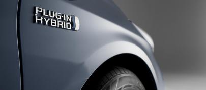 Toyota Prius Plug-In Hybrid (2012) - picture 4 of 5