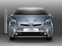 Toyota Prius Plug-In Hybrid (2012) - picture 1 of 5