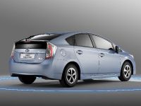 Toyota Prius Plug-In Hybrid (2012) - picture 3 of 5