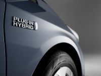 Toyota Prius Plug-In Hybrid (2012) - picture 4 of 5