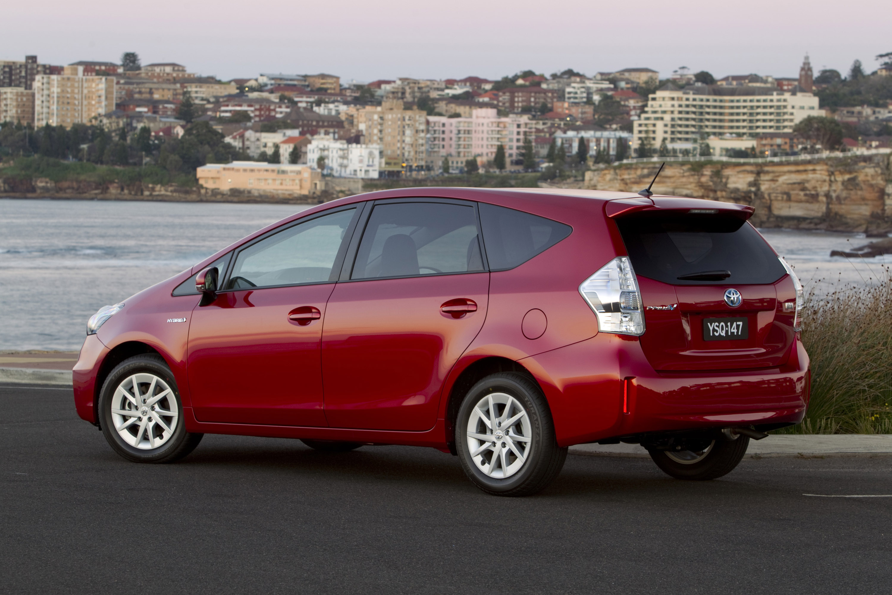 Toyota Prius v