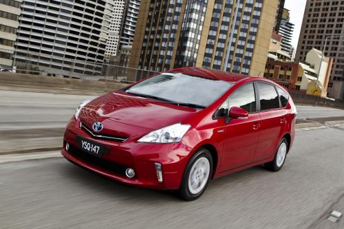 Toyota Prius v (2012) - picture 1 of 15