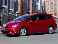 Toyota Prius v (2012) - picture 3 of 15