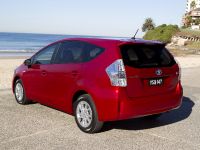 Toyota Prius v (2012) - picture 7 of 15