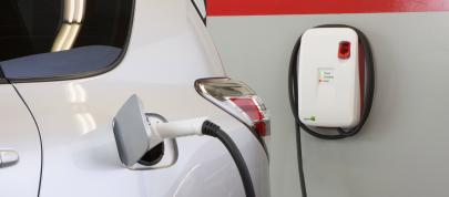 Toyota RAV4 EV (2012) - picture 15 of 35