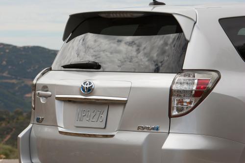 Toyota RAV4 EV (2012) - picture 24 of 35