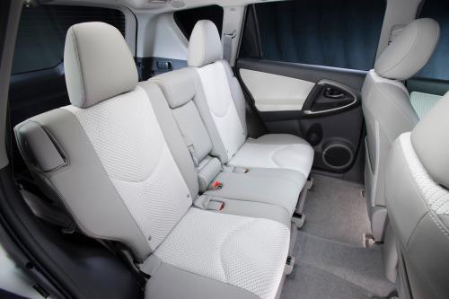 Toyota RAV4 EV (2012) - picture 33 of 35