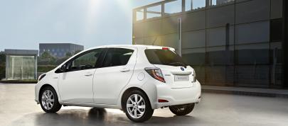 Toyota Yaris HSD (2012) - picture 4 of 5