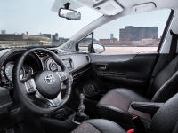 Toyota Yaris (2012) - picture 2 of 6