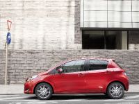 Toyota Yaris (2012) - picture 4 of 6