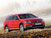 Volkswagen Passat Alltrack UK (2012) - picture 1 of 2